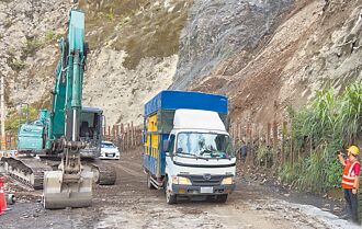 投89豪雨中斷 茶農憂影響採收