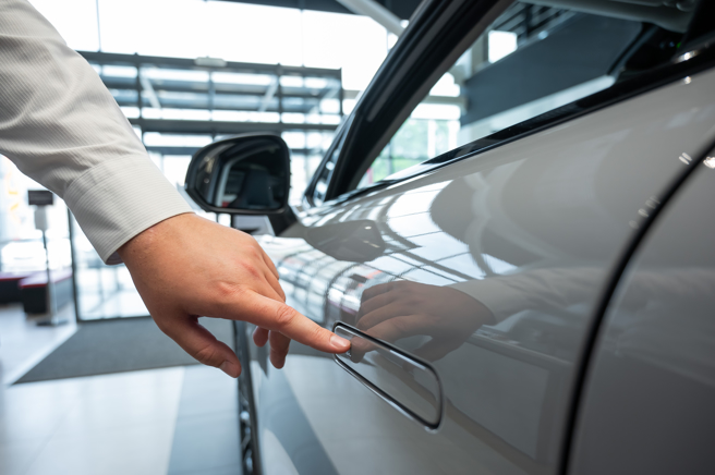 陆出手整治的隐藏式车门把手究竟有多坑人。（示意图:shutterstock/达志）