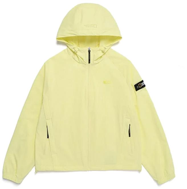 SOGO忠孝館NATIONAL GEOGRAPHIC ADELIT輕量平織連帽防曬外套女款，5980元。（SOGO提供）