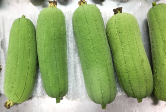 她連拿2條絲瓜「纖維超粗」 菜販教挑選4訣竅 買錯也別丟