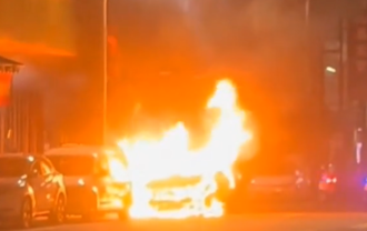 剛放乘客下車！台南計程車秒「爆燃成火球」 路邊5車慘遭延燒