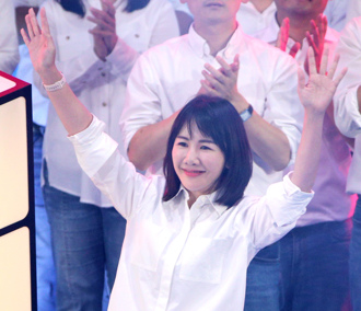 謝衣鳳為何能挺過罷免二階連署危機？港媒分析2主因