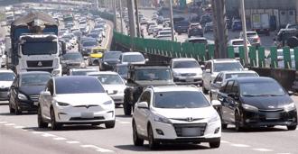 今年國道22死 追撞事故佔8成 高公局呼籲駕駛保持車距