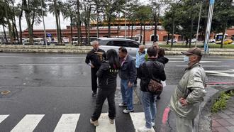 淡水學府路尖峰期壅塞回堵 議員籲設行人專用道 交通局回應了