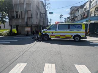 驚險畫面曝！宜蘭救護車載傷患搶救 路口撞飛搶黃燈女騎士