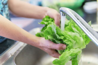 蔬菜先洗還先切？農業部解答：做錯農藥恐下肚