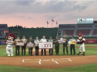 桃市首度劳军走进棒球场　邀150位军人进场并加赠66万元慰劳金