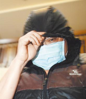 弃保潜逃加重关3年！她点名这些逃犯：与执政党交情匪浅