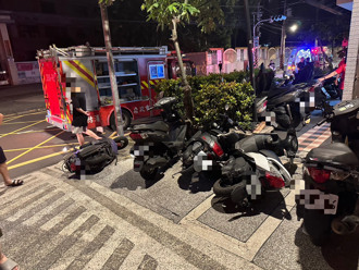 開車返家突爆衝失控！ 撞進地下室6車遭波及毀損