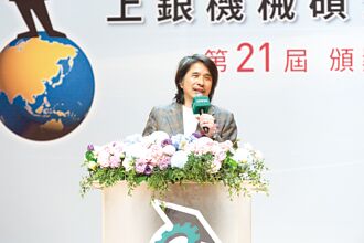 教育部政務次長葉丙成 不惜血本 媲美總統創新獎