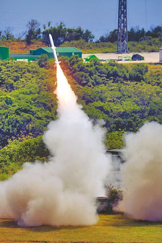 陸劍二實射亮相 3發全中靶機