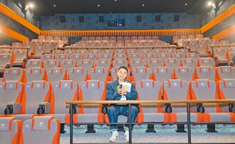 劉冠廷衝新電影院放風