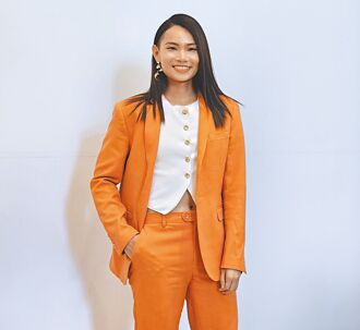 羽球》小戴代言度假城 行李首次没球拍