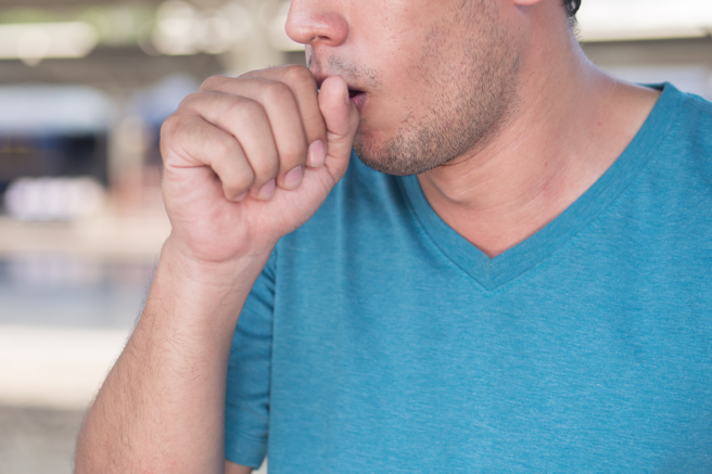 醫師分析，5月份可能達到疫情高峰，但目前病毒的流行已經不再按照以往的時序性，直呼不知道怎麼看病。（示意圖：shutterstock／達志）