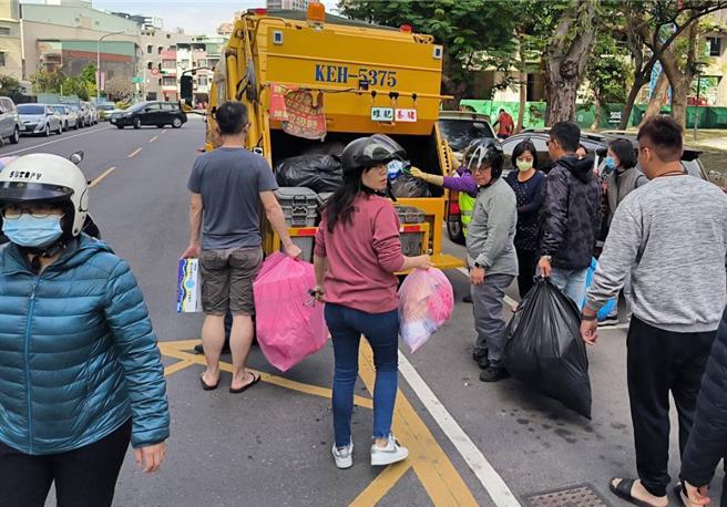 根據統計，去年開徵的「非自來水用戶一般廢棄物清除處理費」，至今年3月底仍有1253戶尚未繳納，遭環保局移送法務部行政執行署強制執行。（示意圖／資料照片）
