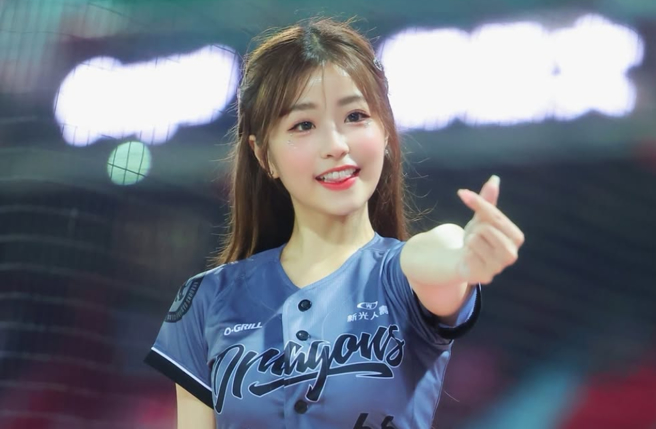 小龙女新人柳柳，成功红到韩国网友恋爱，「加入我老婆的名单了」。(图／IG＠yuxyndi）