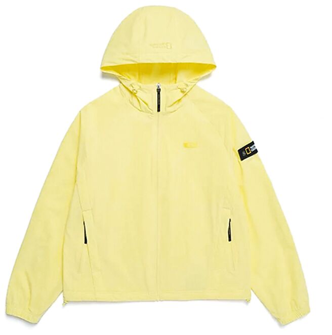 SOGO忠孝館NATIONAL GEOGRAPHIC ADELIT輕量平織連帽防曬外套女款，5980元。（SOGO提供）