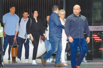 黃仁勳家人已先來台 外媒曝太太Lori低調的慈善家