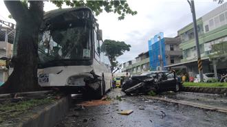 台东绿色隧道重大车祸！轿车逆向撞公车   1人命危3伤