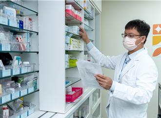 新冠燒起來！民眾跑10藥局買不到快篩 食藥署說話了