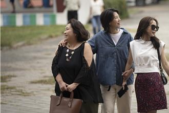 鍾欣凌滾床人夫慘被元配甩巴掌！  笑談初戀「不會想復合」