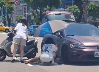 「有您真好」汐止婦騎車擦撞倒地　2天使即刻上前協助