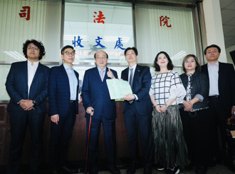 財劃法、總預算案聲請釋憲  民進黨團赴憲法法庭遞件