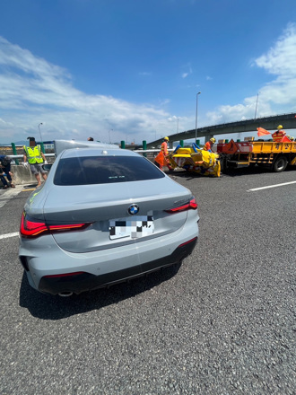 輔助駕駛釀禍！23歲男猛撞緩撞車　車頭全毀人送醫