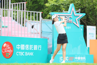 中國信託女子公開賽首輪手感火熱　侯羽桑抓下8隻小鳥暫列第一