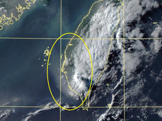 台灣南部一團煙霧！鄭明典曝「光化學空氣汙染」：無法直接排放
