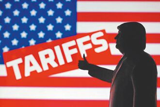 龔明鑫以跪為榮