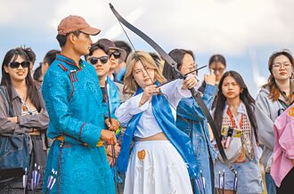 鄭英耀：反對各級學校與中國交流