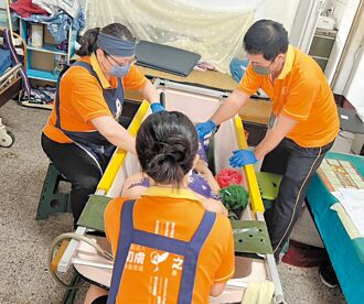 彰县行动沐浴车 每月400人次预约