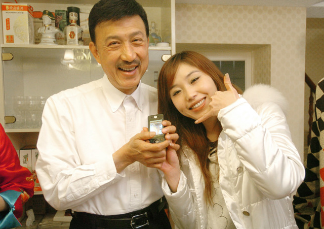 李銓昔與余筱萍（右）交往被余天（左）直言沒禮貌。（圖／蘇蔓攝、粘耿豪攝）