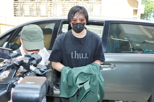 李銓涉嫌閃兵登新聞版面。（圖／杜宜諳攝）