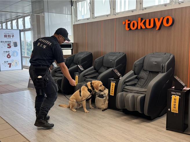 新北警在捷运站体及列车规画多层次防护巡逻安检。（警方提供）