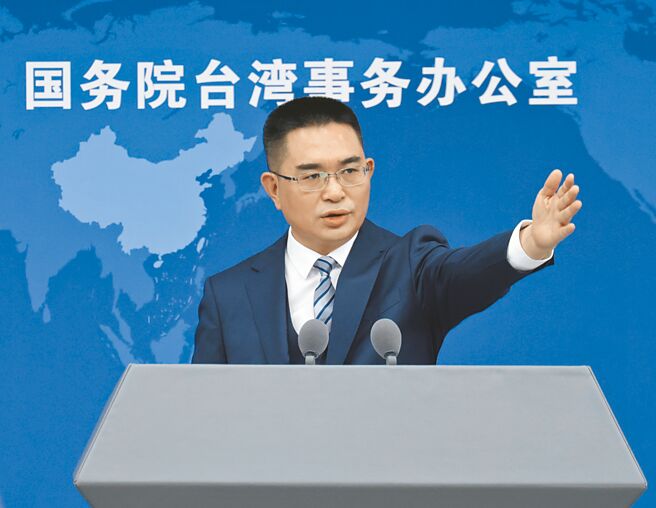 福建泉州富美宫近日来台遶境引发争议，大陆国台办发言人陈斌华14日反问，民进党为什么要对行之有年的交流庆祝活动进行阻挠，动辄扣上统战的帽子。（中新社）