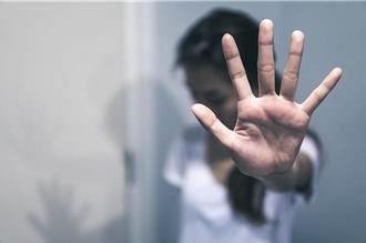 檢察官長期跟騷女書記官下場超慘    遭判免職轉任檢事官