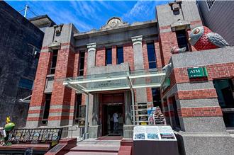 一銀宜蘭分行5行員助詐團開戶洗錢列被告   女副理80萬交保