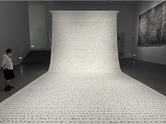 高雄》打破電影院、美術館界線！《行者十步：蔡明亮》開展