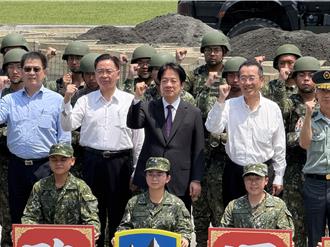賴清德視察陸軍新式機動阻絕器   時間只須傳統沙包1／24