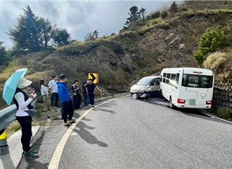 合歡山杜鵑花季車禍！ 休旅車與南投客運對撞2輕傷