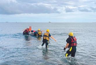 陸籍父子檔搭橡皮艇搶灘桃園觀音  上岸報警自首動機惹疑