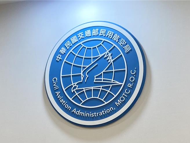 华信航空班机16日发动机外罩掀起，交通部民航局已启动调查程序。（蔡明亘摄）