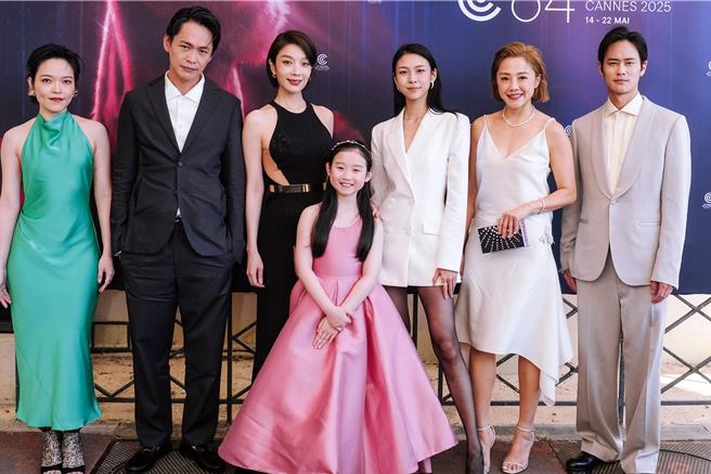 《左撇子女孩》劇組映前合照，左起林嫣、黃鐙輝、蔡淑臻、葉子綺、馬士媛、張允曦（小8）以及夏騰宏。（左撇子女孩電影製作有限公司）