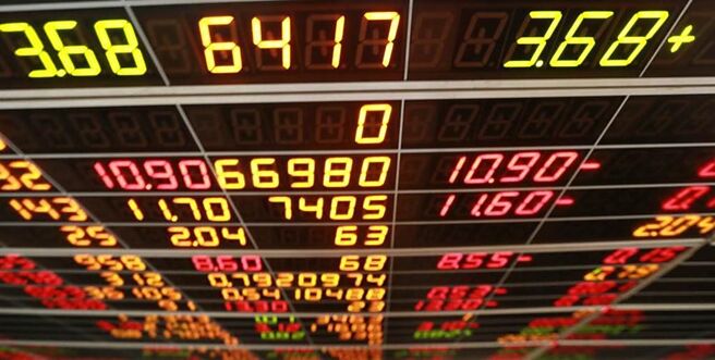 台股基金表现同样亮眼，整体平均报酬28.89％，以科技型与中小型表现最佳，平均涨幅分别为31.45％和30.17％。图／美联社