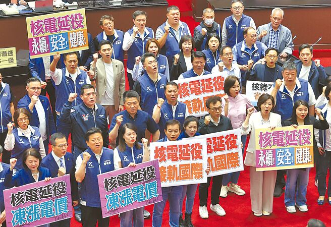 立法院13日院会三读通过「核子反应器设施管制法」修正案。（本报资料照片）