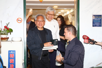 原只是普通麵館...黃仁勳光顧「鄒記食舖」背景超狂 有錢也吃不到