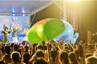 台塑企業贊助 「蘋果劇團」新港鄉演出 逾4000鄉親同樂