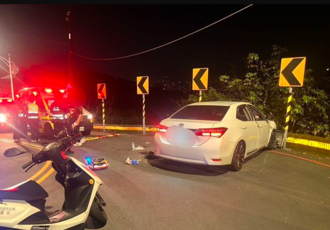 18歲妹無照「全額貸買車」載4男夜遊烘爐地！自撞護欄全掛彩